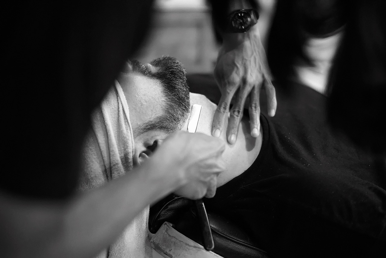 Hot towel shave — premium craft